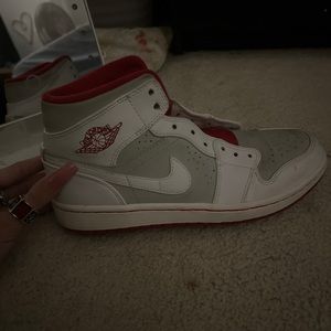Jordan 1 mid, size 8 men, color gray white and redish